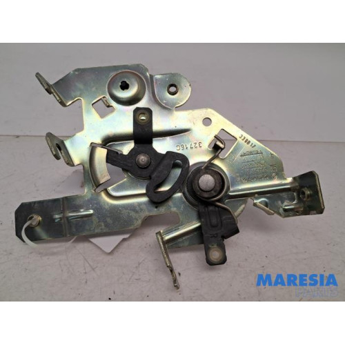 Nissan - NV300 - Sliding door lock mechanism, right