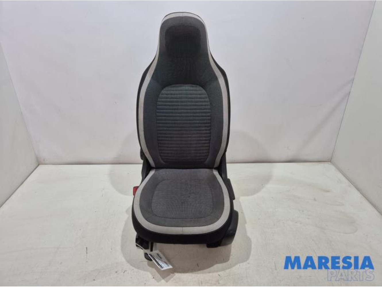 Renault - Twingo - Seat, left