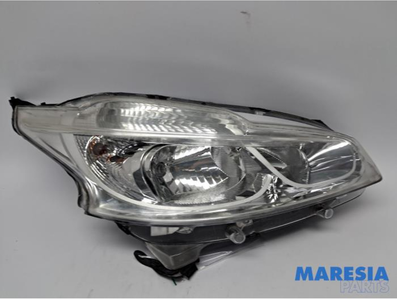 Peugeot - 208 - Headlight, right