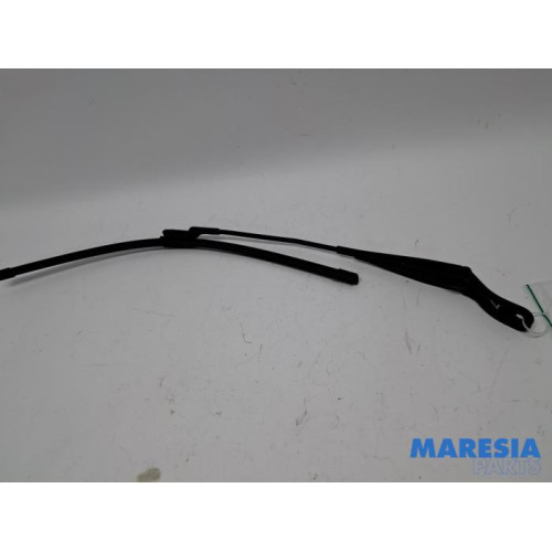 Peugeot - 208 - Front shock absorber rod, left