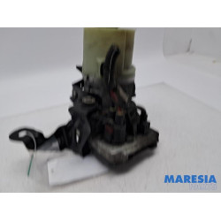 Nissan - NV300 - Power steering pump