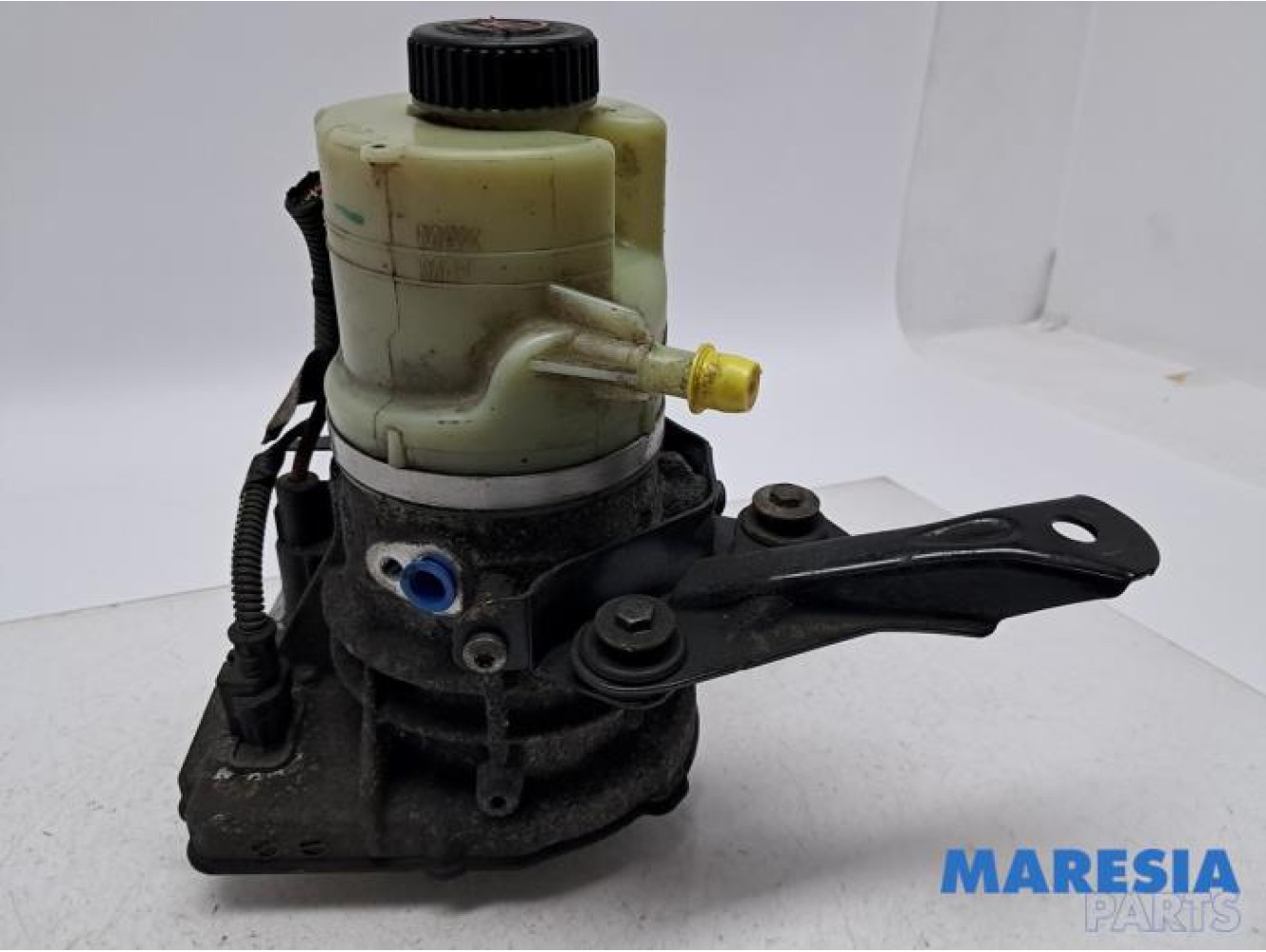 Nissan - NV300 - Power steering pump