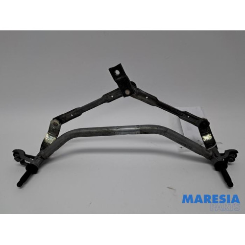Peugeot - 208 - Wiper mechanism