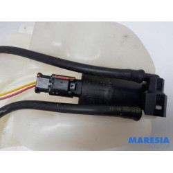 Peugeot - 208 - Front windscreen washer reservoir