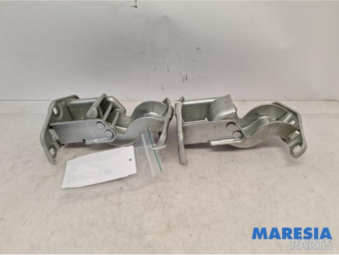 Nissan - NV300 - Set of hinges