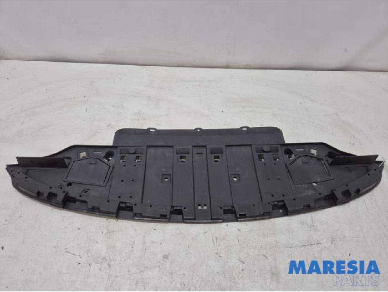 Renault - Twingo - Engine protection panel