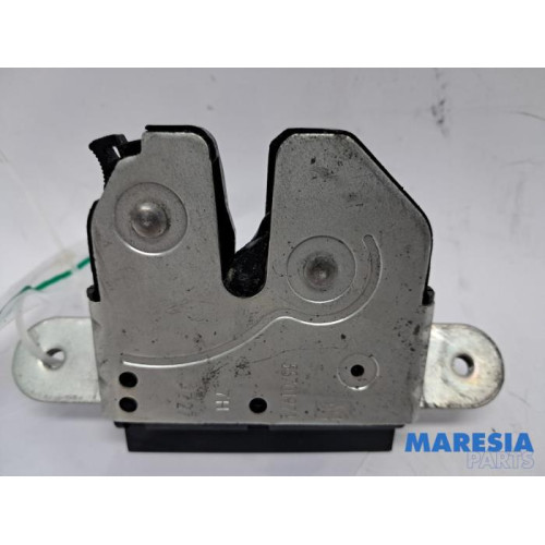 Fiat - 500 - Tailgate lock mechanism