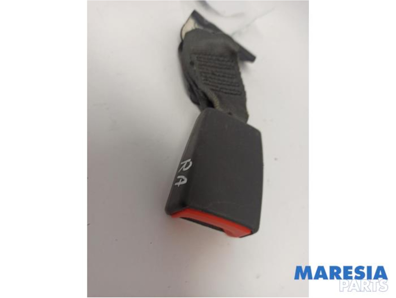 Fiat - 500 - Insertion ceinture de sécurité arrière droite