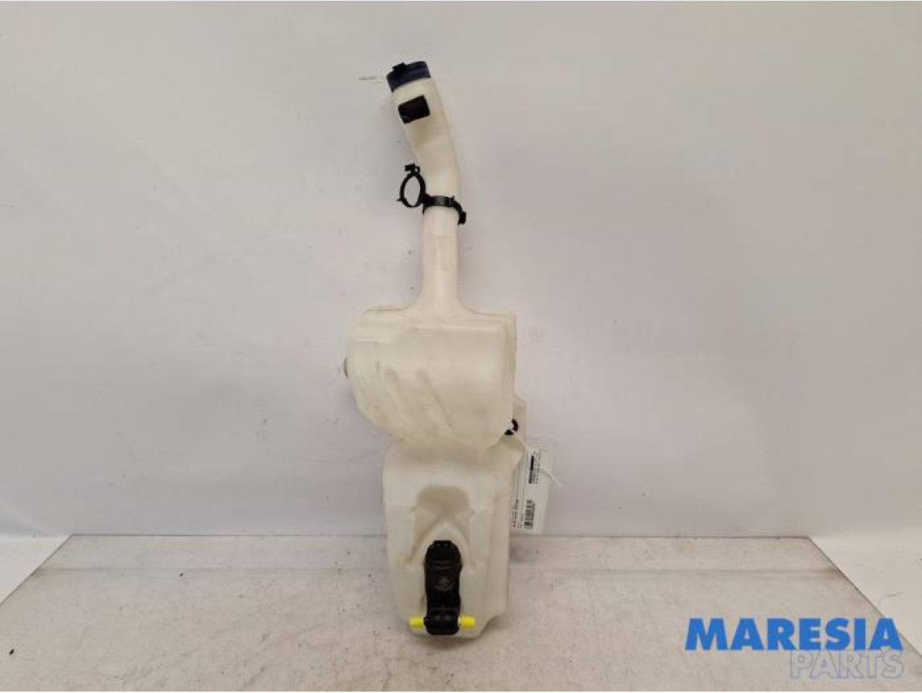 Fiat - 500 - Front windscreen washer reservoir