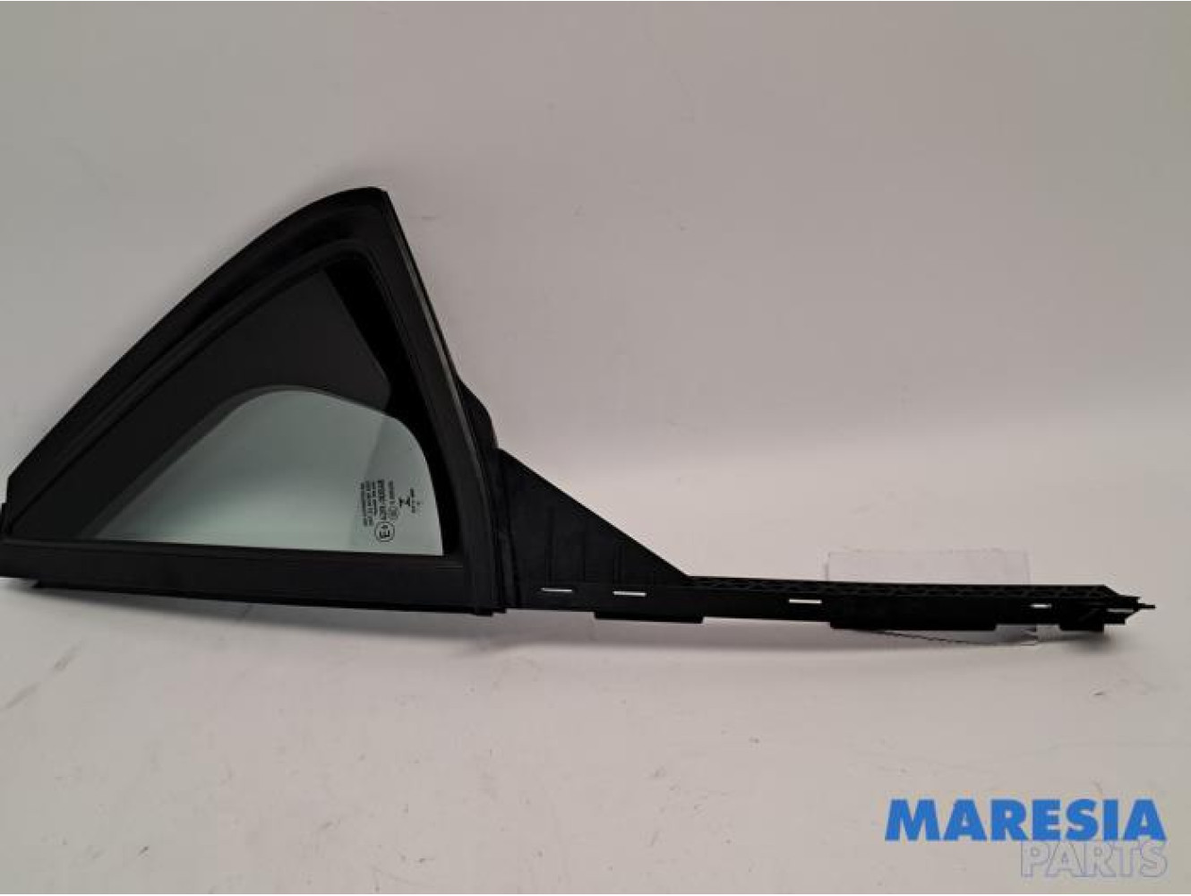 Opel - Corsa - Driehoeks Ruit links-achter