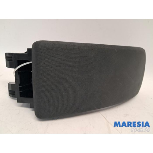 Renault - Megane - Armrest