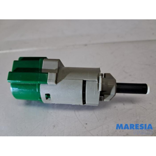 Citroen - C4 Cactus - Brake light switch