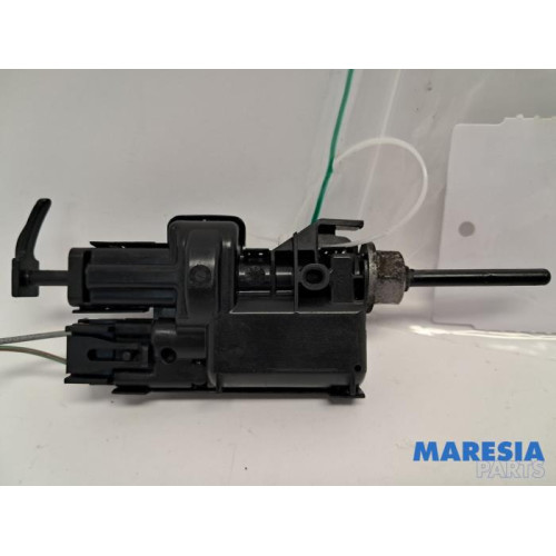 Renault - Megane - Tank flap lock motor
