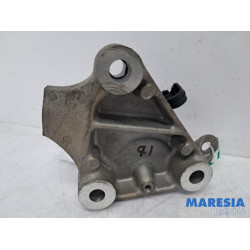 Renault - Grand Scenic - Engine mount