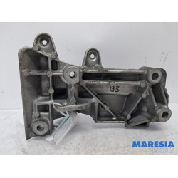 Renault - Grand Scenic - Alternator upper bracket