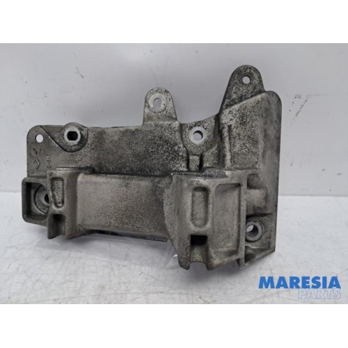 Renault - Grand Scenic - Support dynamo haut