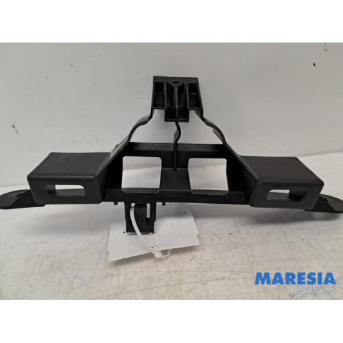 Renault - Twingo - Rear bumper bracket central