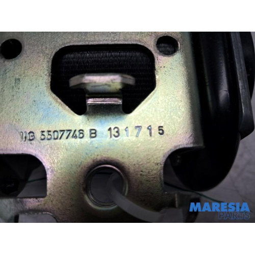 Renault - Master - Front seatbelt, left
