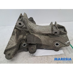 Renault - Grand Scenic - Alternator upper bracket