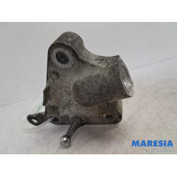 Renault - Grand Scenic - Engine mount