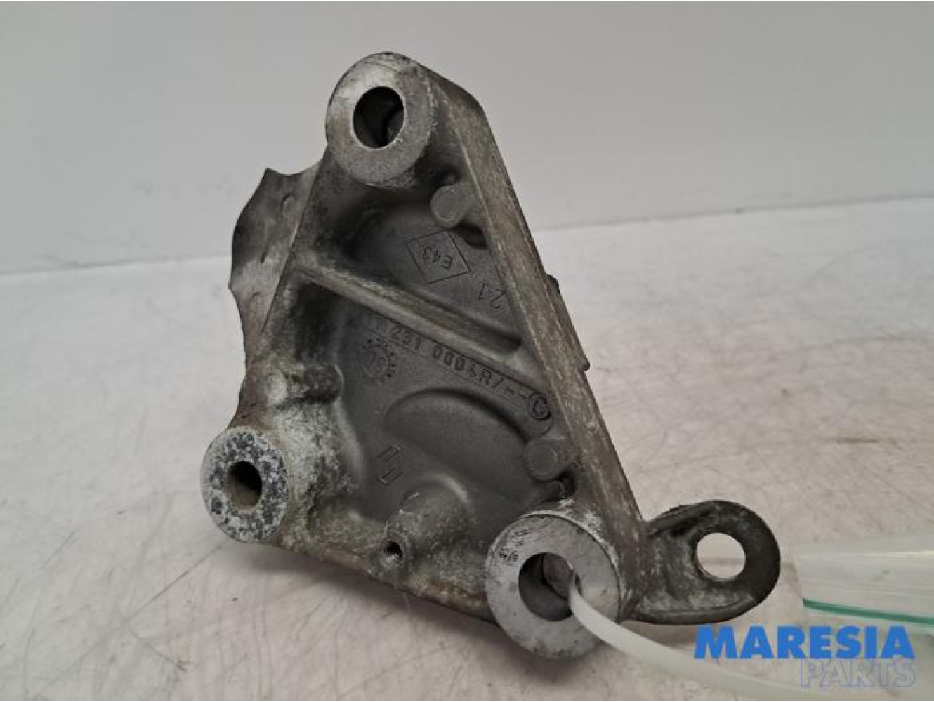 Renault - Grand Scenic - Engine mount