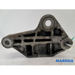 Renault - Grand Scenic - Engine mount