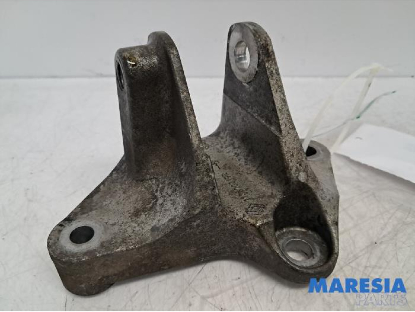 Renault - Grand Scenic - Engine mount
