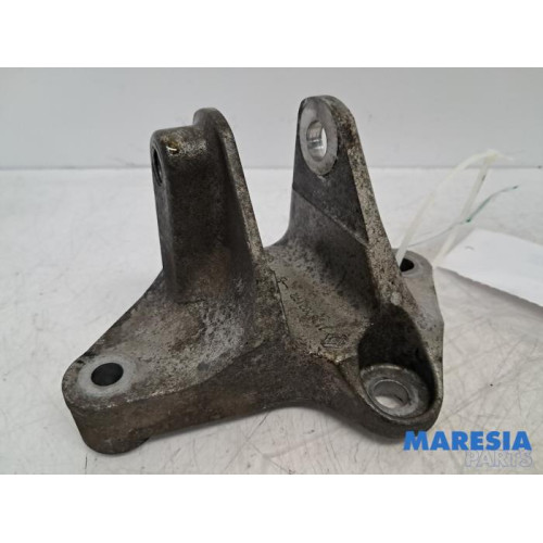 Renault - Grand Scenic - Engine mount