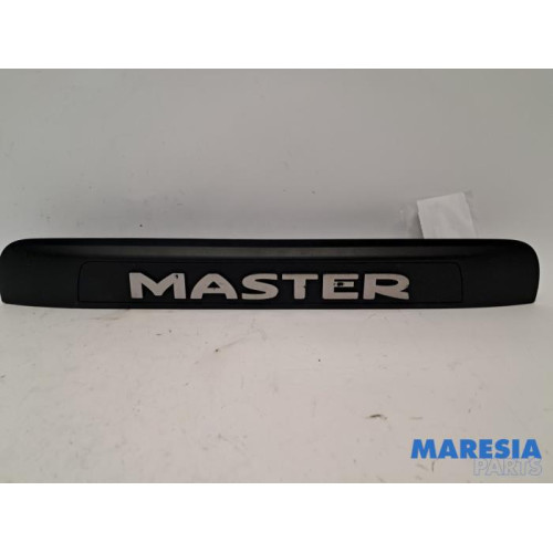 Renault - Master - Eclairage immatriculation