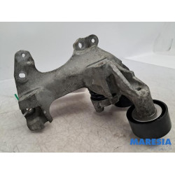 Renault - Megane - Alternator upper bracket