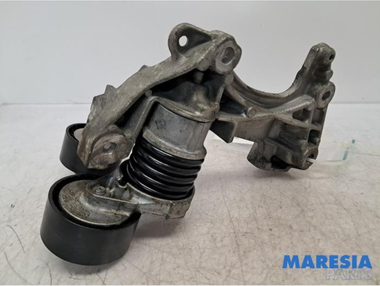 Renault - Megane - Alternator upper bracket