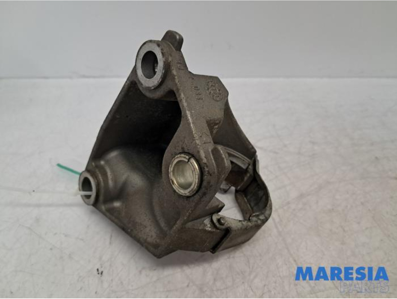 Renault - Megane - Engine mount