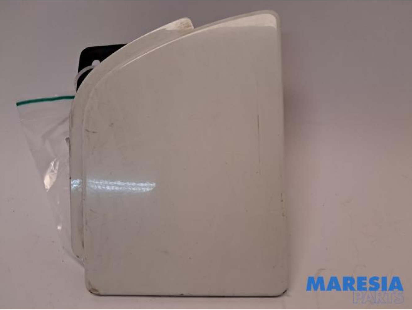 Renault - Master - Tank cap cover
