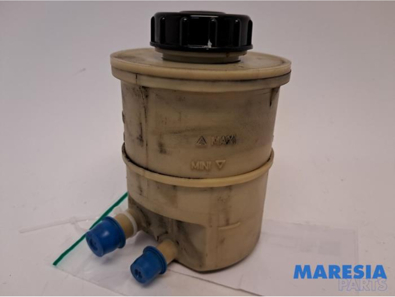 Renault - Master - Power steering fluid reservoir