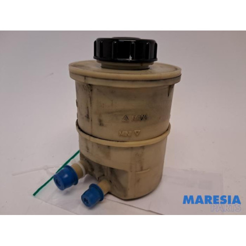 Renault - Master - Power steering fluid reservoir