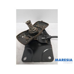 Renault - Master - Spare wheel lift mechanism