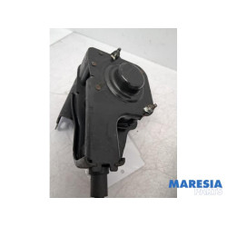 Renault - Master - Spare wheel lift mechanism