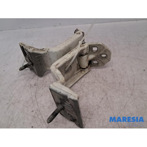 Renault - Master - Rear door hinge, right