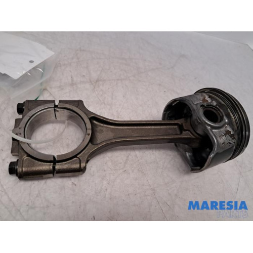 Alfa Romeo - 159 - Connecting rod