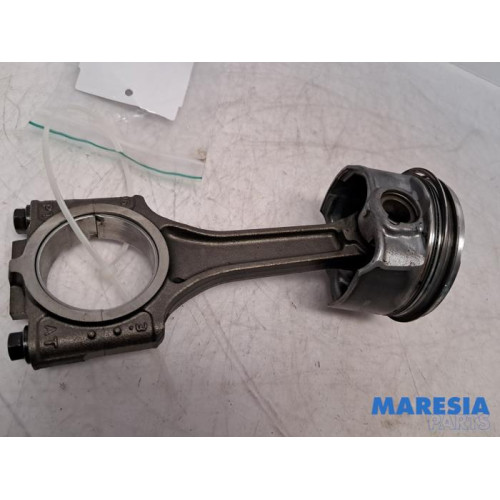 Alfa Romeo - 159 - Connecting rod