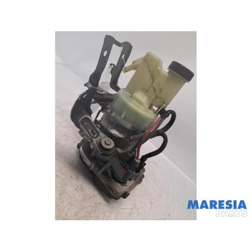 Renault - Master - Power steering pump