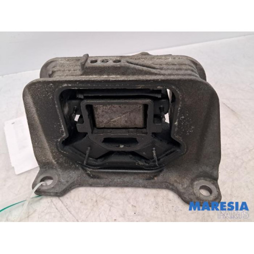 Renault - Master - Engine mount