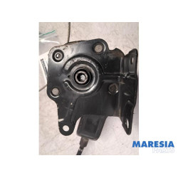 Renault - Master - Spare wheel lift mechanism