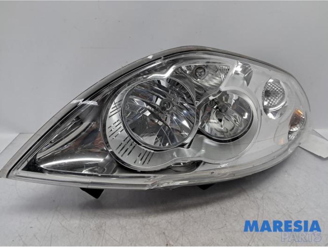 Renault - Master - Koplamp rechts