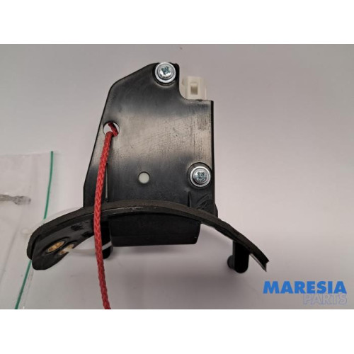 Alfa Romeo - 159 - Tank cap cover switch