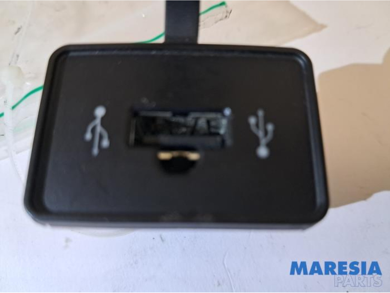 Alfa Romeo - 159 - AUX / USB connection