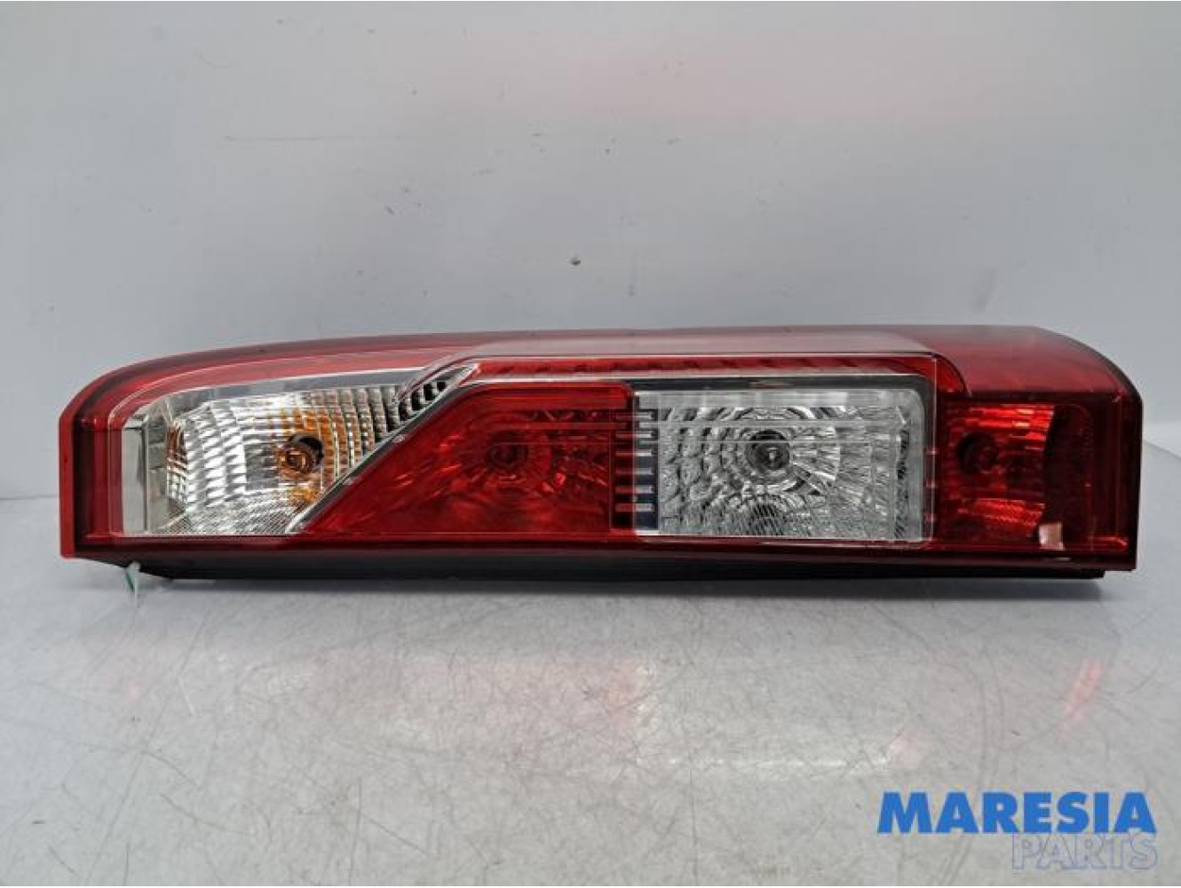 Renault - Master - Taillight, right