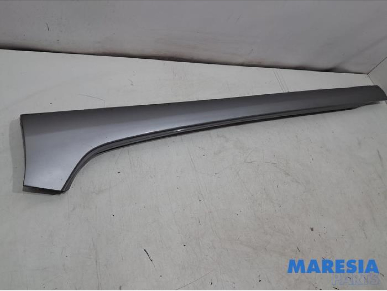 Renault - ZOE - Side skirt, left