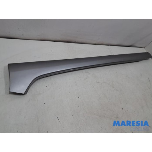 Renault - ZOE - Side skirt, left