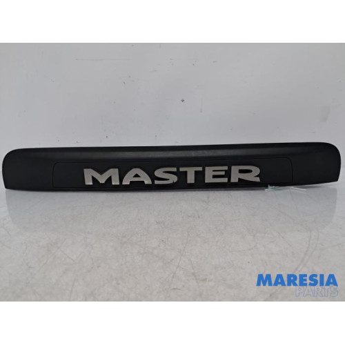 Renault - Master - Eclairage immatriculation